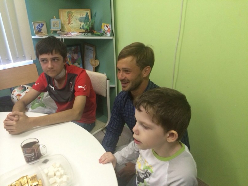 Дмитрий Сычев с детьми
