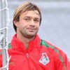 Дмитрий Сычев перетаскивает ворота