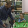 Дмитрий Сычев играет с детьми